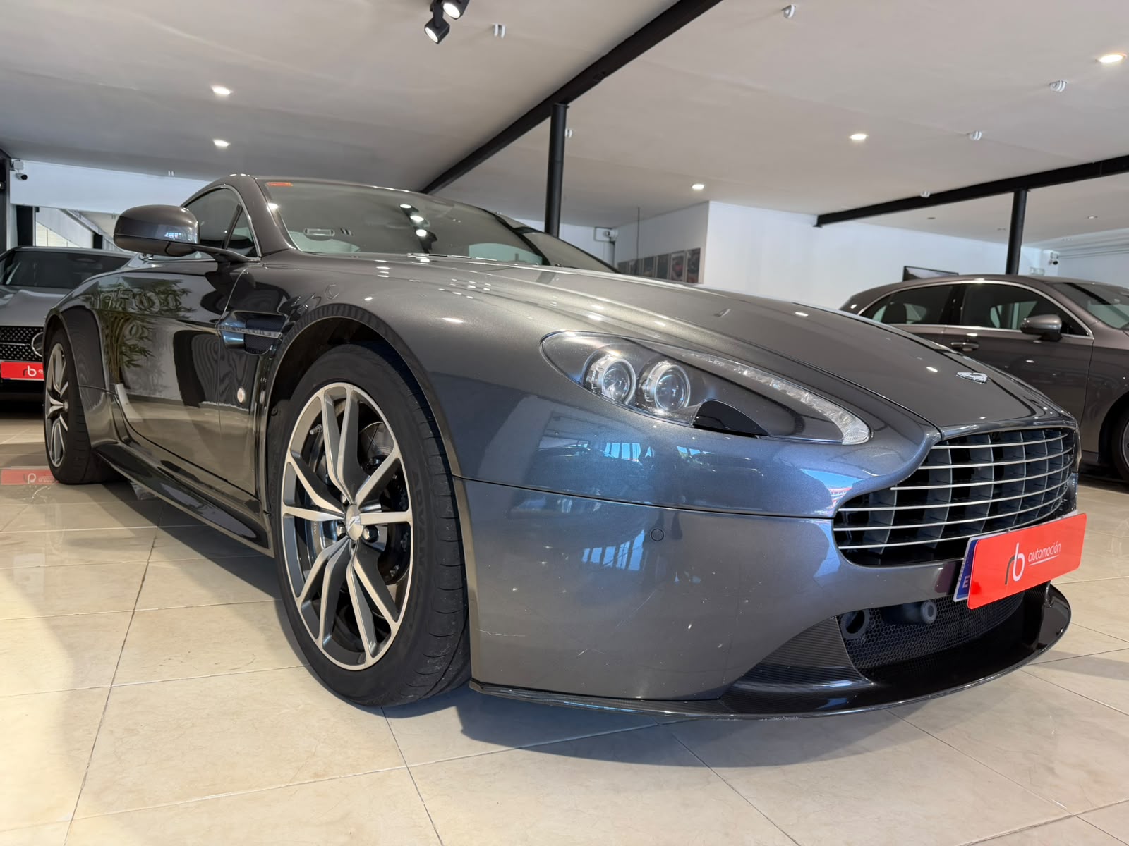 Aston Martin Vantage S SP 10