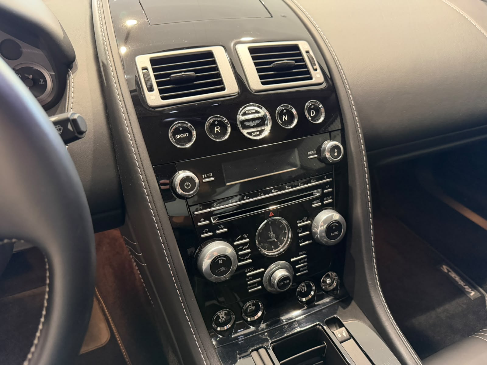 Aston Martin Vantage S SP 10
