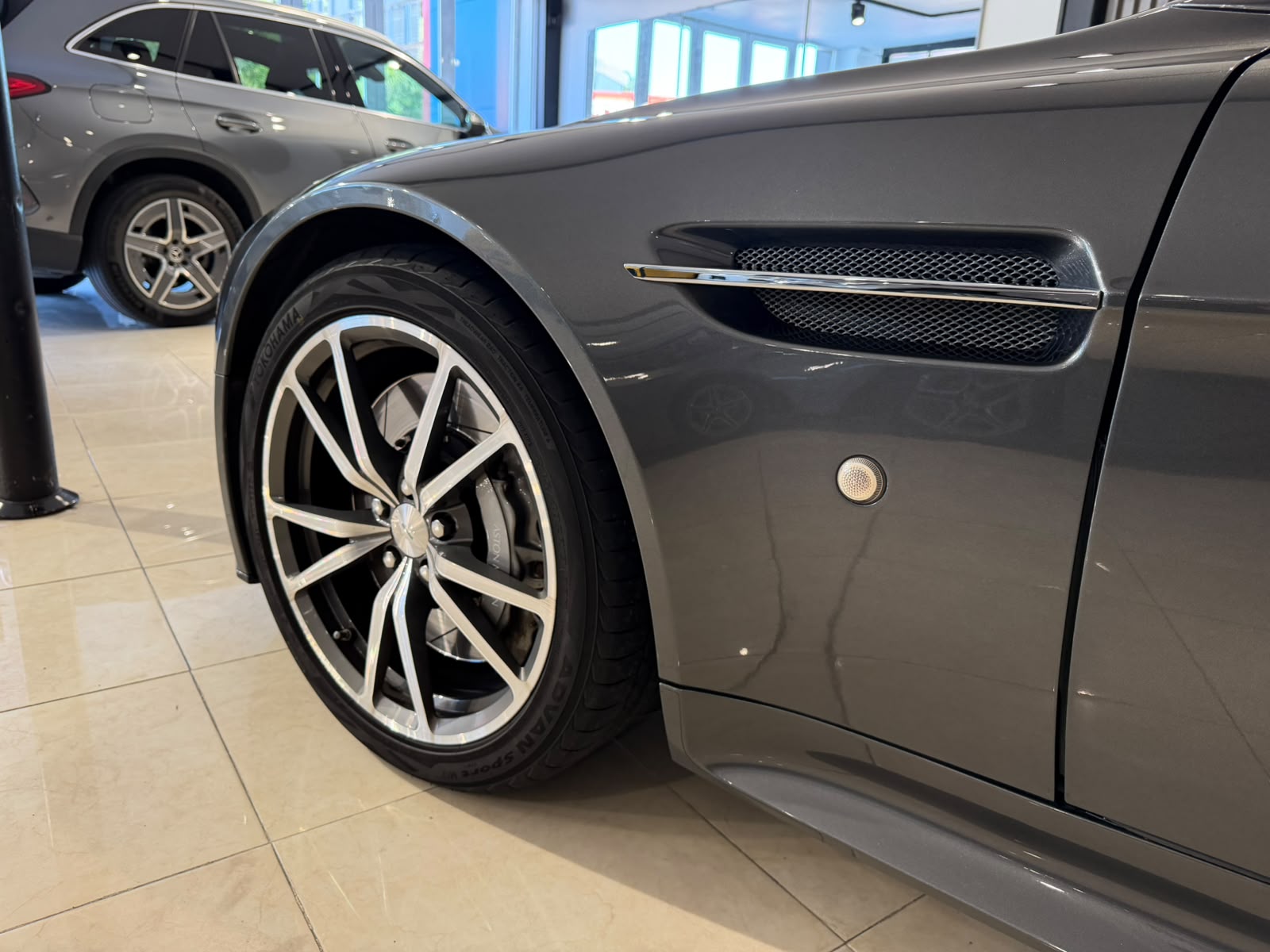 Aston Martin Vantage S SP 10