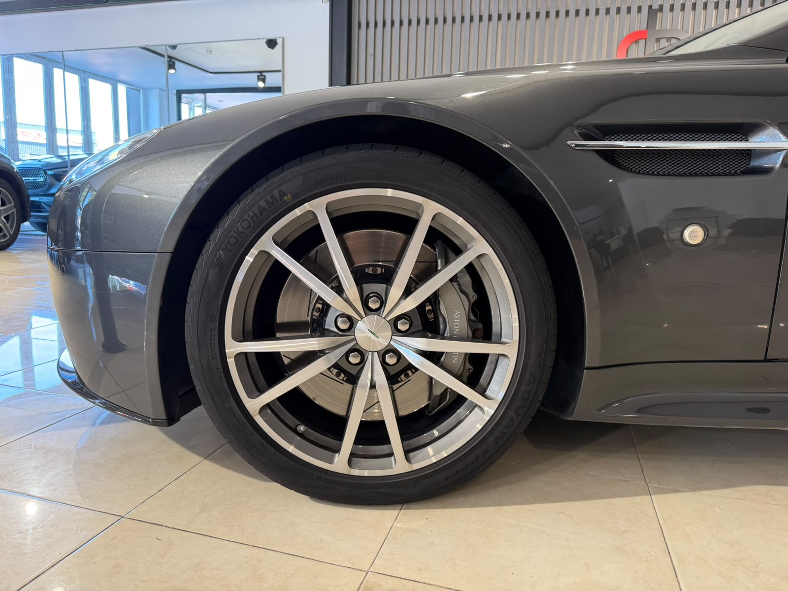 Aston Martin Vantage S SP 10