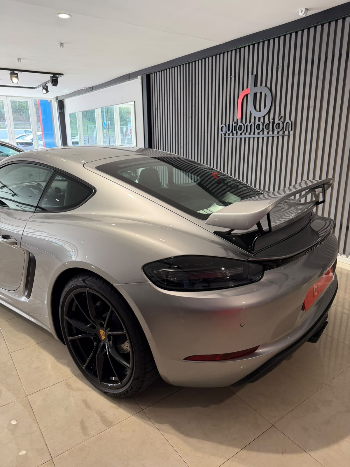 Porsche 718 Cayman