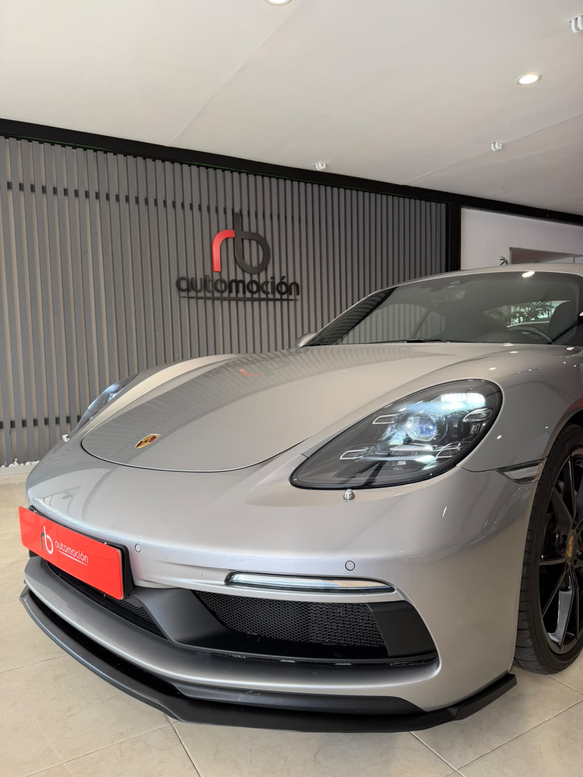 Porsche 718 Cayman