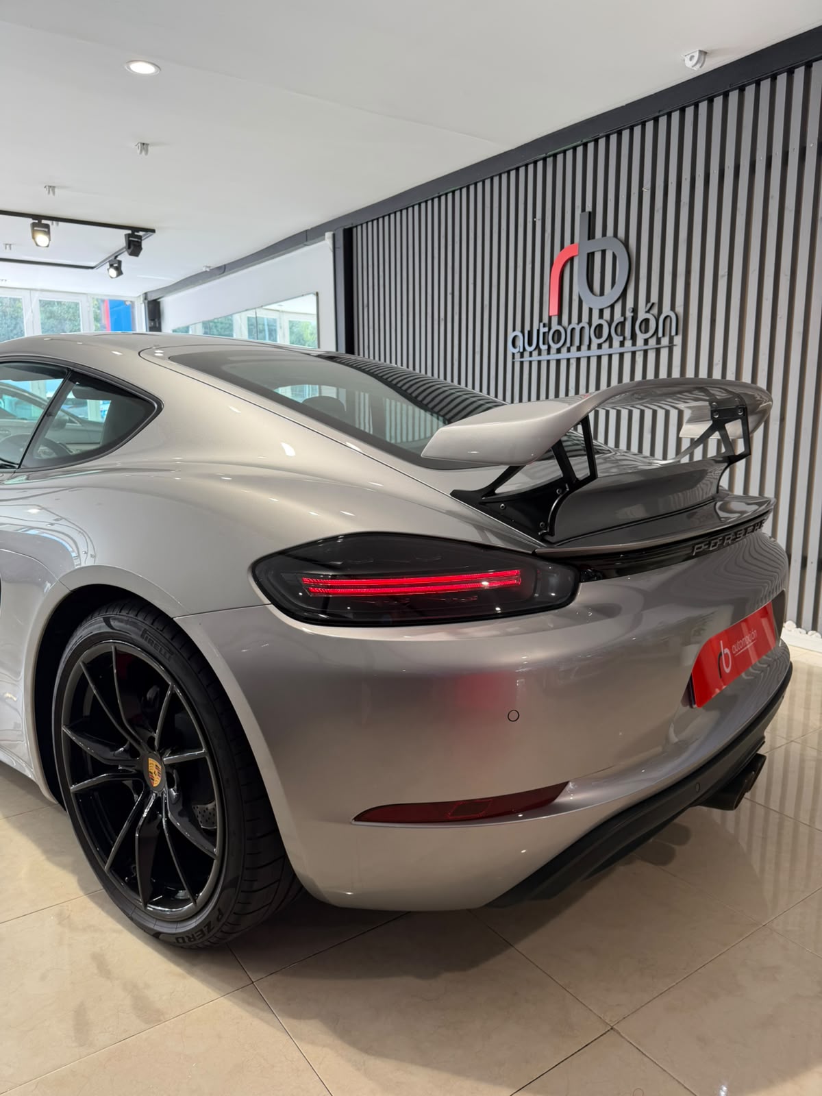 Porsche 718 Cayman