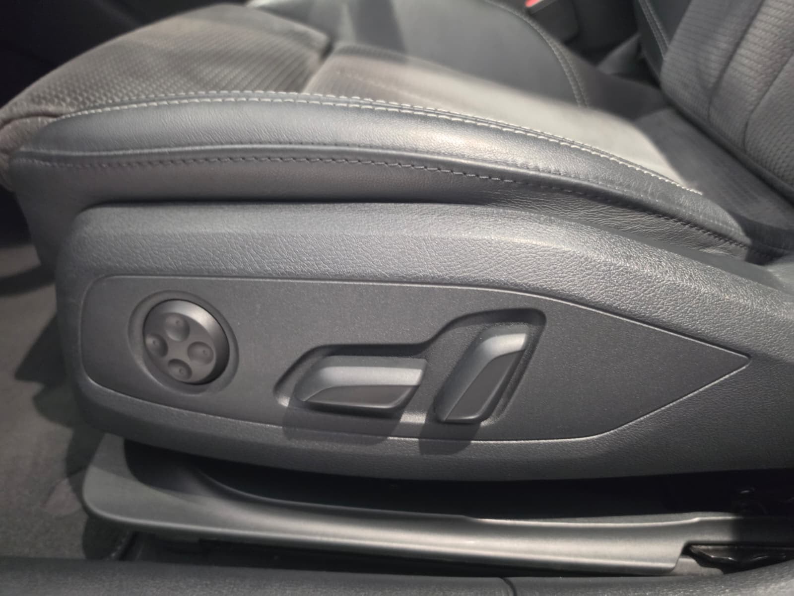 AUDI A4 S4 TDI quattro tiptronic
